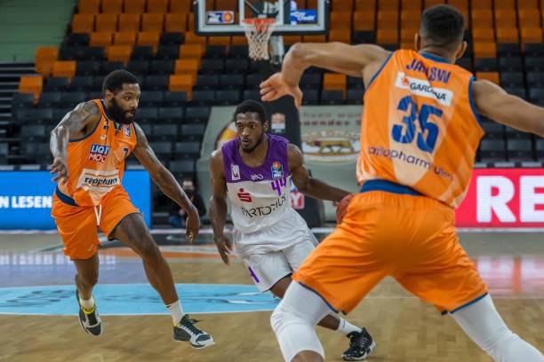 闯入决赛 闯入决赛